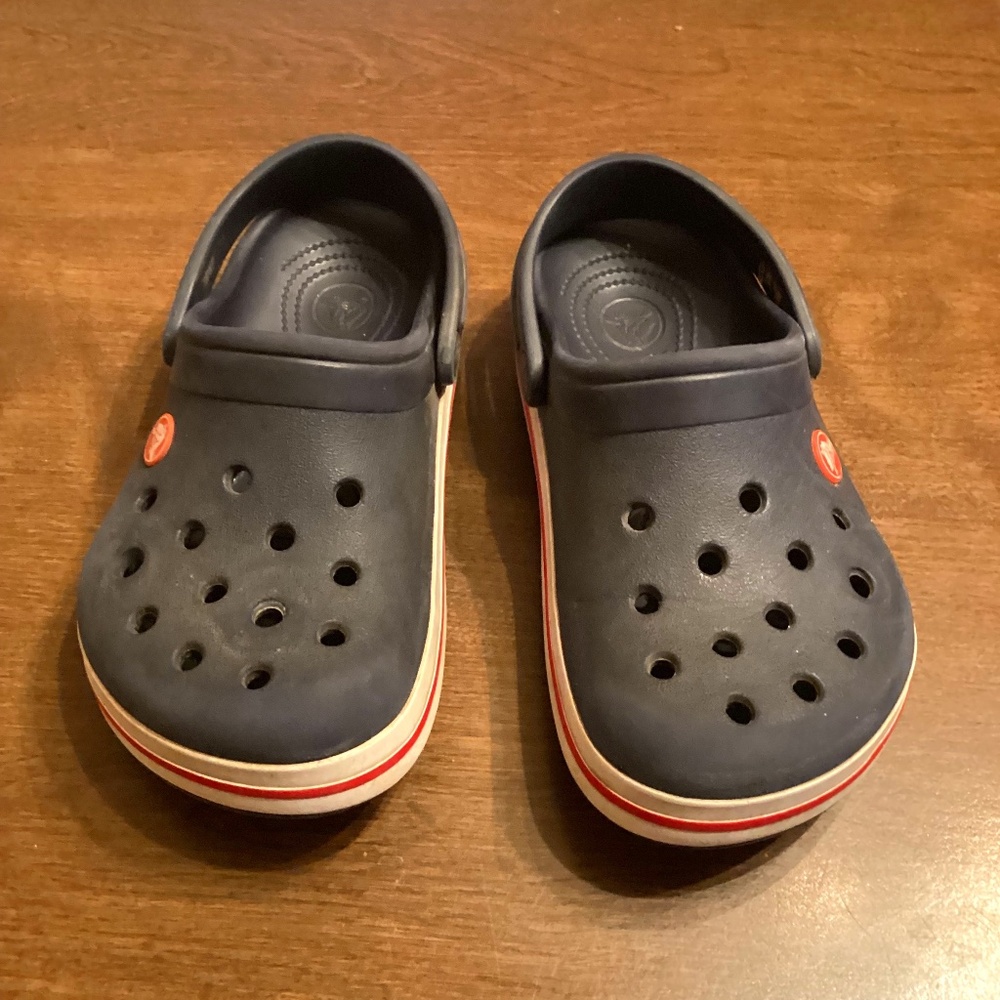 Kids Crocs sz 2